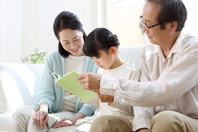 絵本の読み聞かせで目・耳・脳に刺激を